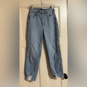 Hollister “ultra High rise Mom jean” size 26
